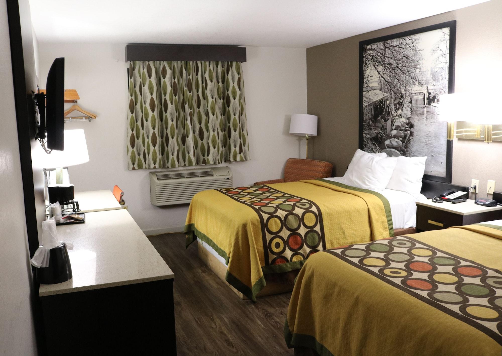 Super 8 By Wyndham San Antonio/I-35 North Hotel Exterior photo